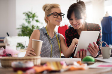 Dicas de Criatividade para Mulheres Empreendedoras Gerenciando seu Perfil Profissional nas Redes Sociais